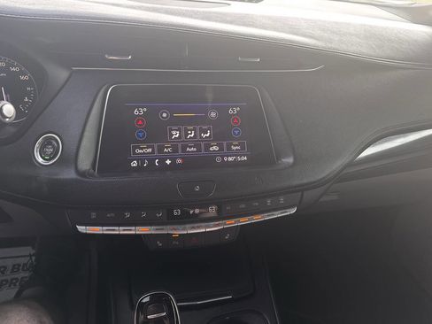 Used 2020 Cadillac XT4 Luxury w/ Cold Weather Package image 12