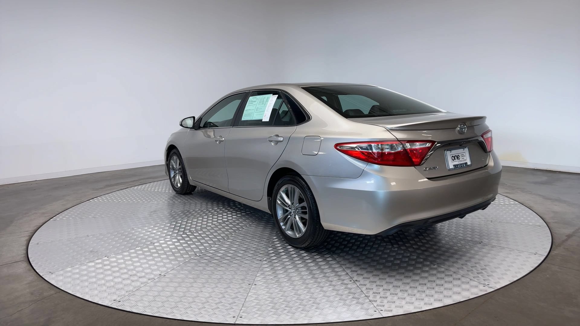 Used 2016 Toyota Camry SE FWD image 6