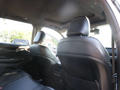 Used 2023 Jeep Grand Cherokee Altitude AWD/4WD image 24