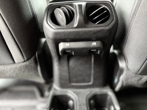 Used 2022 Jeep Wrangler Unlimited Sport image 24