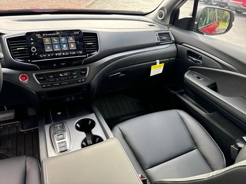 Certified 2025 Honda Ridgeline RTL image 14