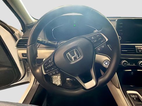 Used 2018 Honda Accord Touring image 17