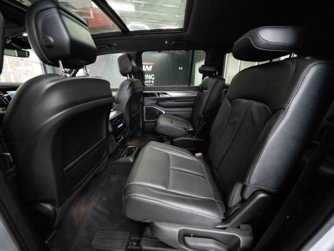 Used 2023 Jeep Wagoneer Series II image 23