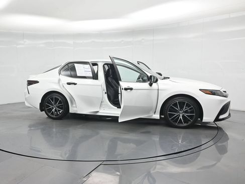 Used 2023 Toyota Camry SE FWD image 31