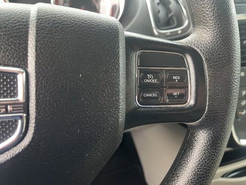 Used 2017 Dodge Grand Caravan SE image 16