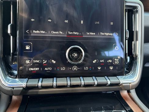 Used 2025 GMC Yukon Denali AWD/4WD image 46