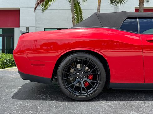 Used 2015 Dodge Challenger SRT Hellcat image 27
