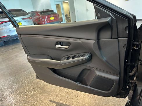 Used 2025 Nissan Sentra SV FWD image 18