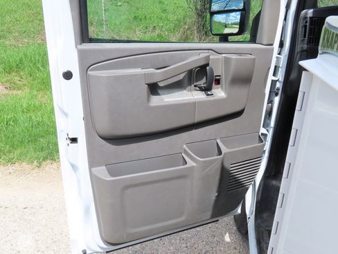 Used 2025 Chevrolet Express 3500 w/ Power Convenience Package RWD image 19