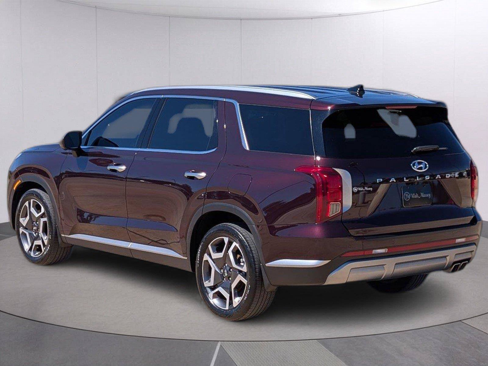Used 2023 Hyundai Palisade SEL FWD image 3