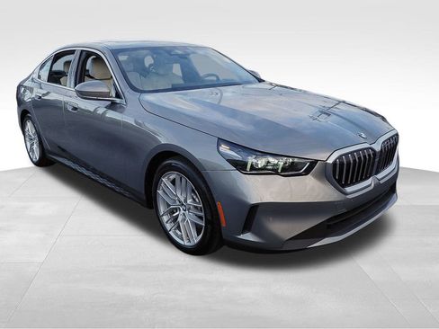 Used 2024 BMW 530i xDrive 530i xDrive w/ Convenience Package image 3