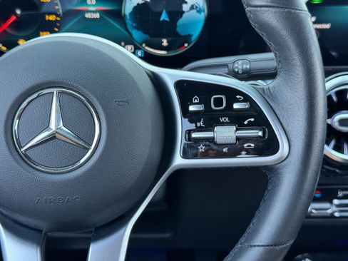 Used 2021 Mercedes-Benz GLB 250 w/ Premium Package image 21