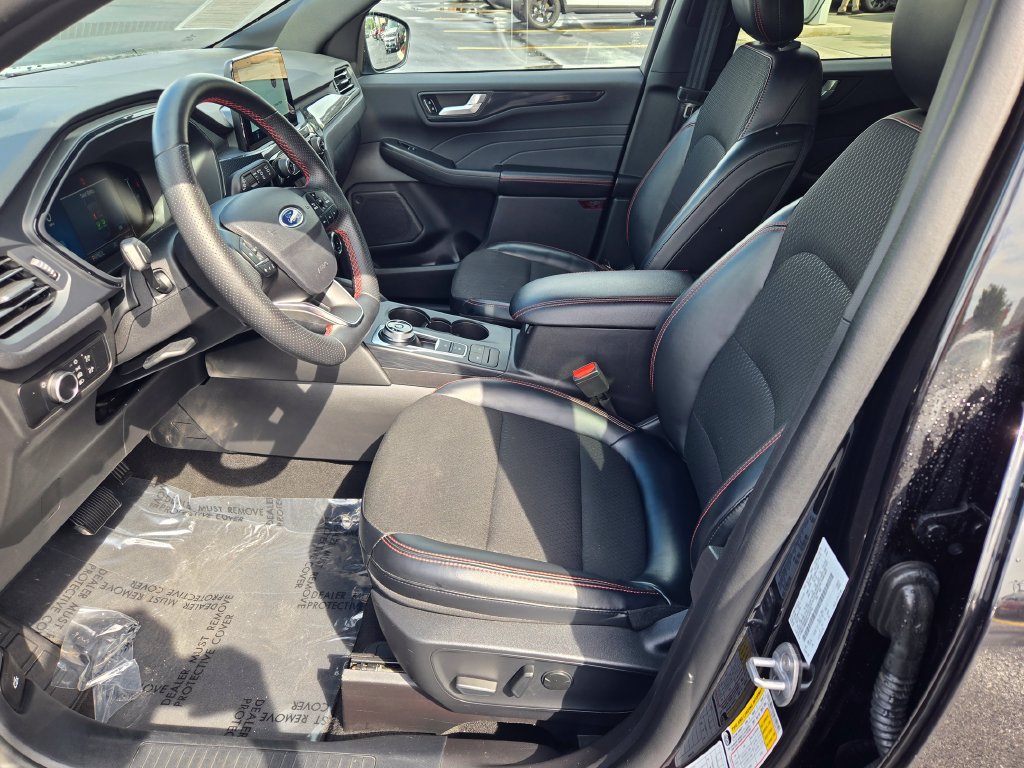 Used 2025 Ford Escape ST-Line FWD image 29