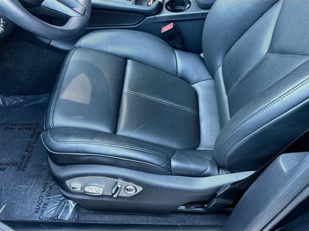 Certified 2026 Porsche Macan AWD/4WD image 22