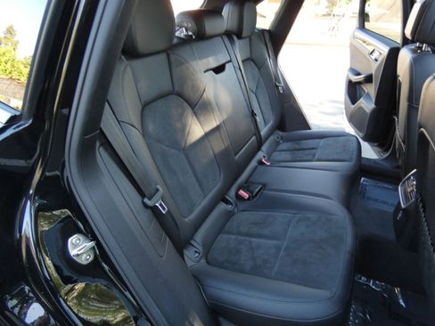 Used 2018 Porsche Macan Sport Edition image 41