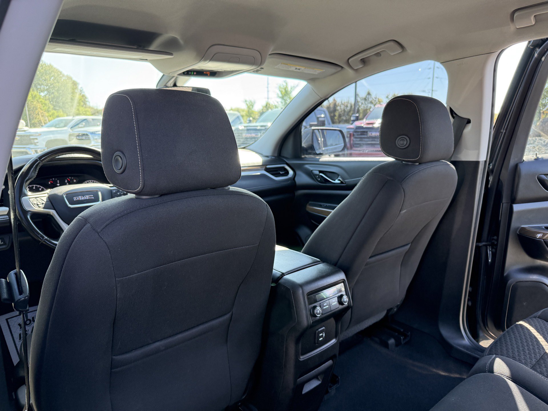 Used 2019 GMC Acadia SLE w/ LPO, Black Accent Package FWD image 30