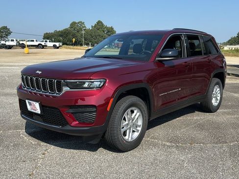 New 2025 Jeep Grand Cherokee Laredo image 4