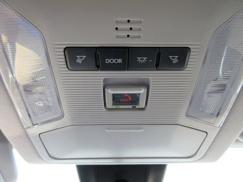 Used 2022 Toyota RAV4 LE AWD/4WD image 31