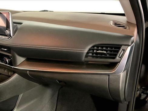 Used 2023 Nissan Rogue SV AWD/4WD image 16