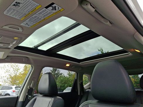 Used 2018 Nissan Rogue SL w/ Premium Package image 14