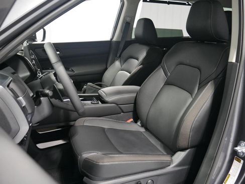 New 2025 Nissan Pathfinder SL image 10