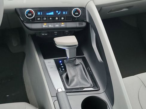 Used 2021 Hyundai Elantra SEL image 17