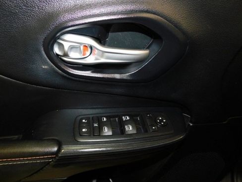 Used 2016 Jeep Cherokee 75th Anniversary image 15