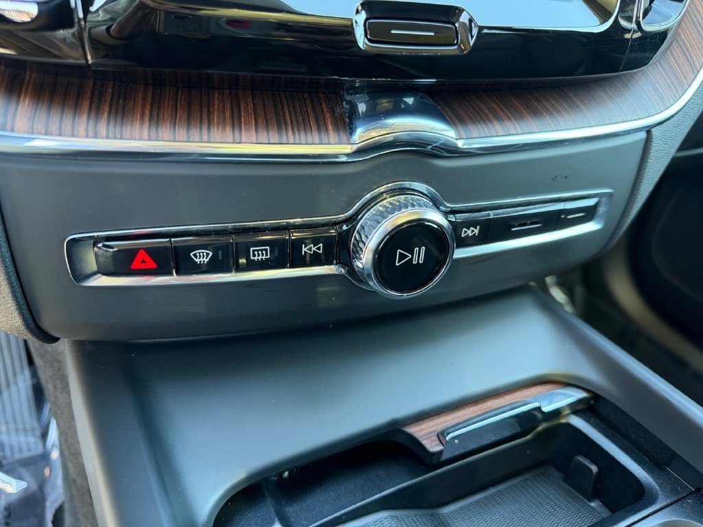 Certified 2024 Volvo XC60 B5 Plus w/ Climate Package AWD/4WD image 24