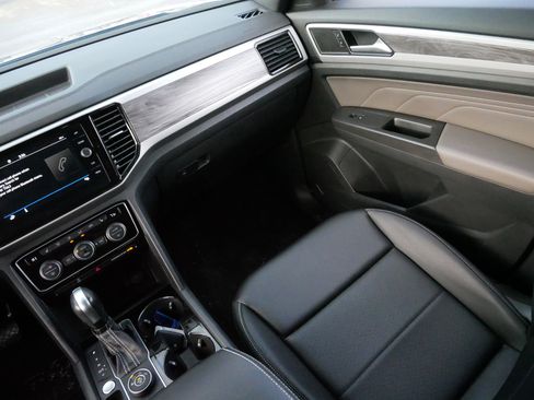 Certified 2023 Volkswagen Atlas Cross Sport SE image 12