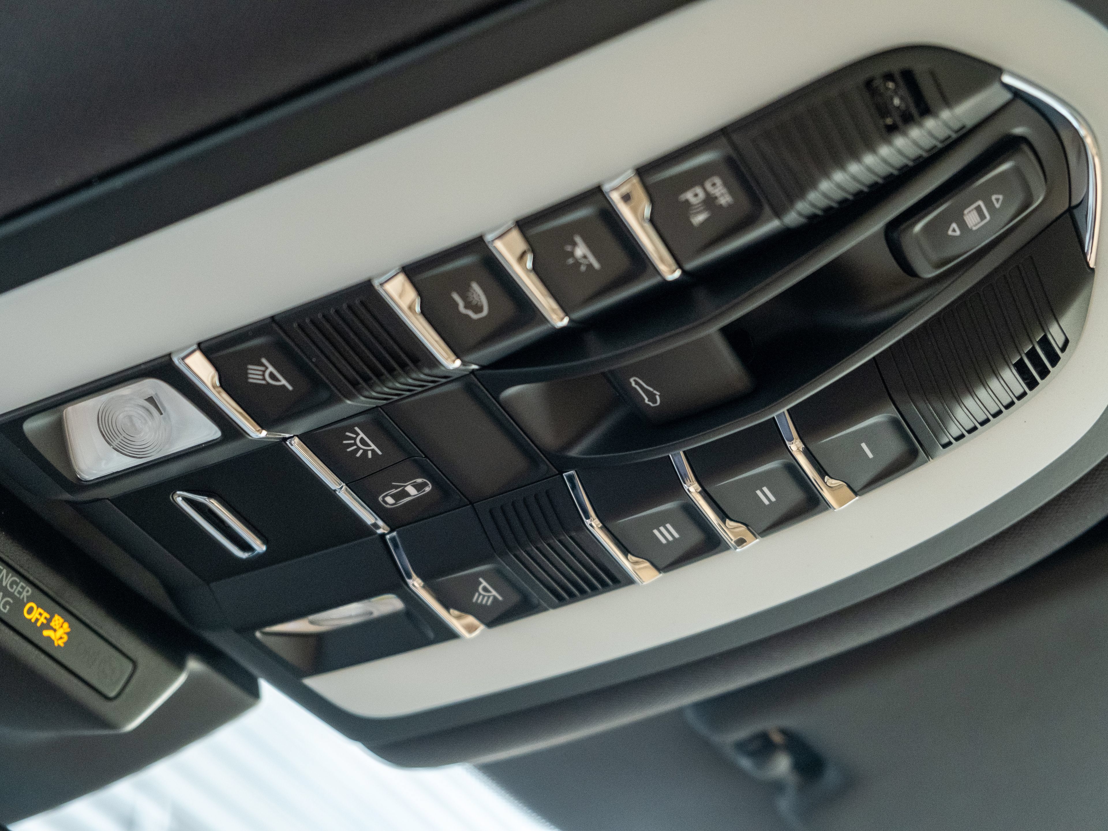 Certified 2026 Porsche Macan AWD/4WD image 34