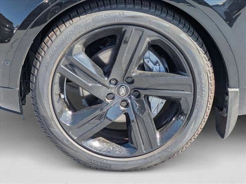 New 2025 Land Rover Discovery Dynamic SE image 10