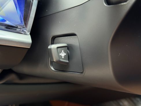 Used 2024 BMW i7 eDrive50 w/ M Sport Package RWD image 19