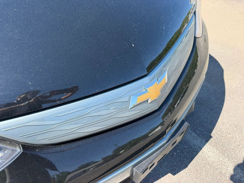 Used 2019 Chevrolet Bolt Premier w/ Infotainment Package FWD image 5