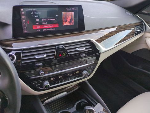 Used 2019 BMW 530e w/ Convenience Package image 30