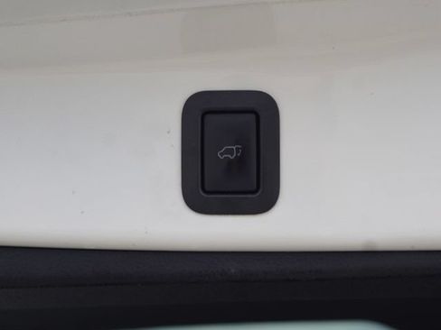Used 2017 Toyota Highlander Limited w/ Carpet Mat Package FWD image 53