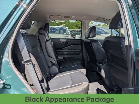Used 2024 Nissan Pathfinder SL w/ Black Appearance Package FWD image 29