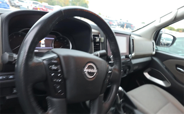 Used 2022 Nissan Frontier SV AWD/4WD image 9