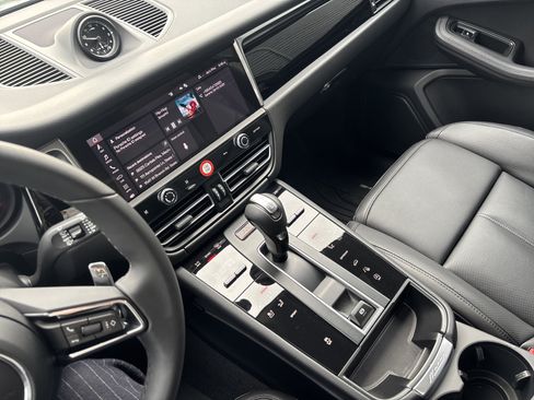 Used 2026 Porsche Macan image 18