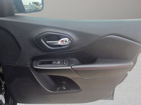 Used 2019 Jeep Cherokee Trailhawk image 33