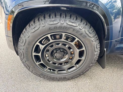 New 2026 Land Rover Defender 110 OCTA AWD/4WD image 10