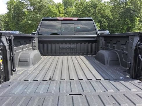 Used 2024 GMC Sierra 1500 Elevation w/ Elevation Premium Package AWD/4WD image 5