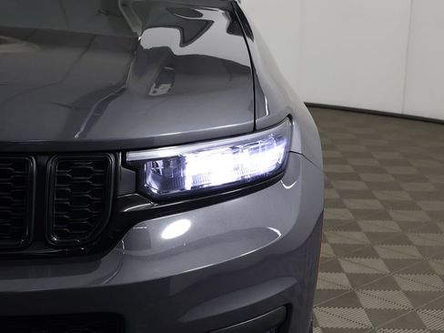 Used 2023 Jeep Grand Cherokee L Laredo AWD/4WD image 15