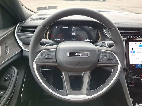New 2025 Jeep Grand Cherokee L Limited w/ Black Appearance Package image 16