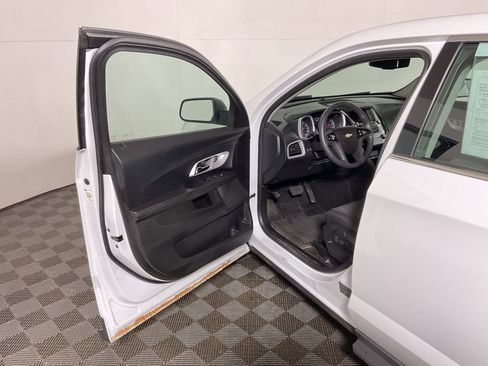 Used 2016 Chevrolet Equinox LS image 17