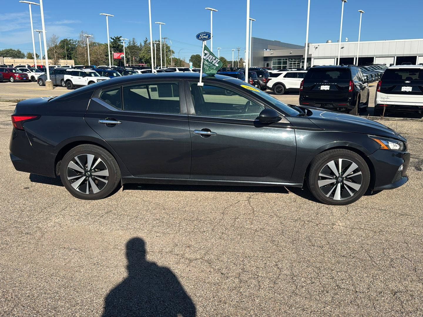 Used 2021 Nissan Altima 2.5 SV FWD image 2