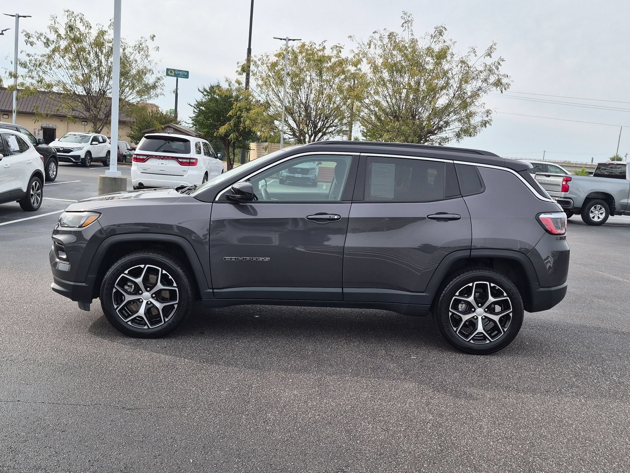 Used 2024 Jeep Compass Limited AWD/4WD image 6