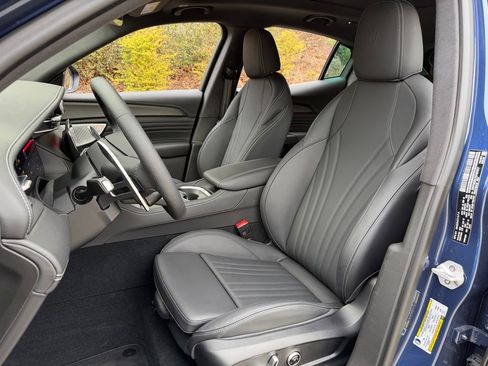 New 2025 Maserati Grecale Trofeo image 14