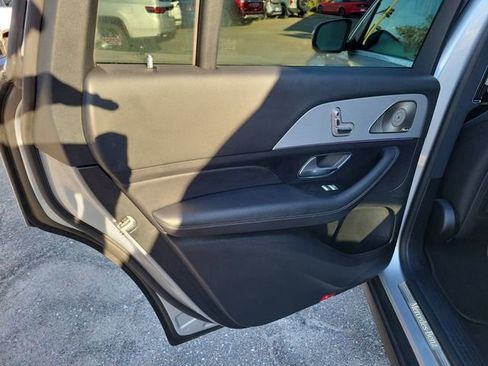 Used 2025 Mercedes-Benz GLS 450 4MATIC image 33