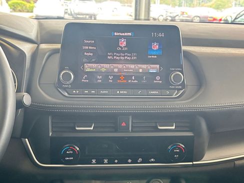 Used 2025 Nissan Rogue SV AWD/4WD image 20