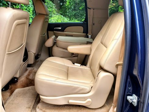 Used 2007 Chevrolet Suburban LTZ w/ LTZ Preferred Equipment Group image 29